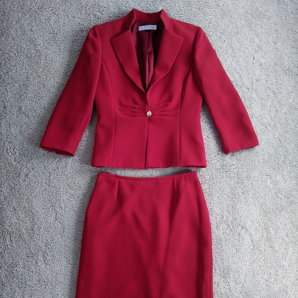 Ruby red Tahari ASL skirt suit with pleats - EUC, timelessly chic, size 4